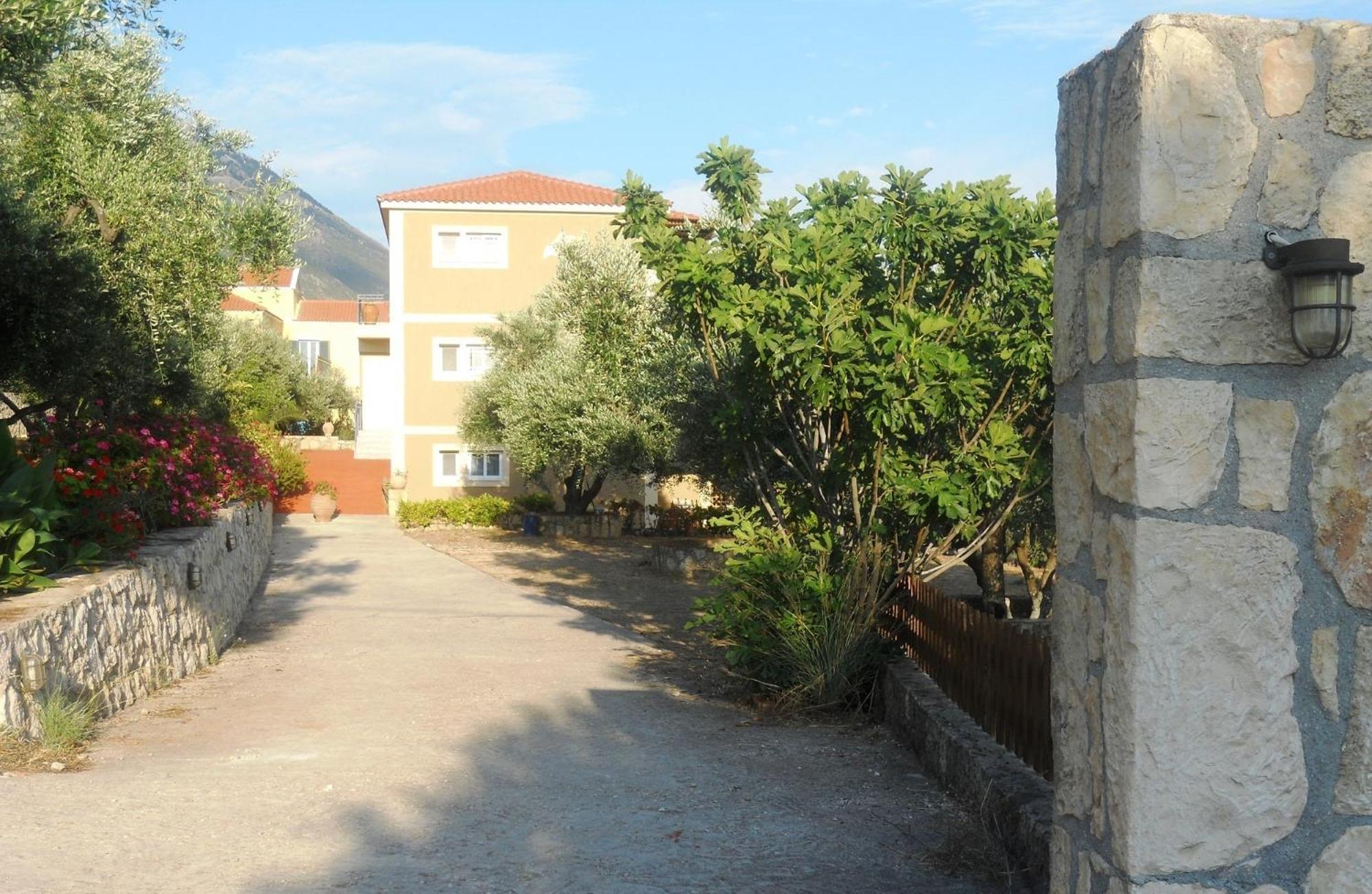 Delfinia Apartment Vlachata Екстериор снимка