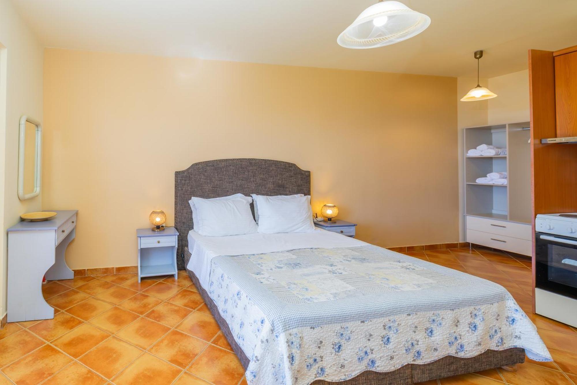 Delfinia Apartment Vlachata Екстериор снимка
